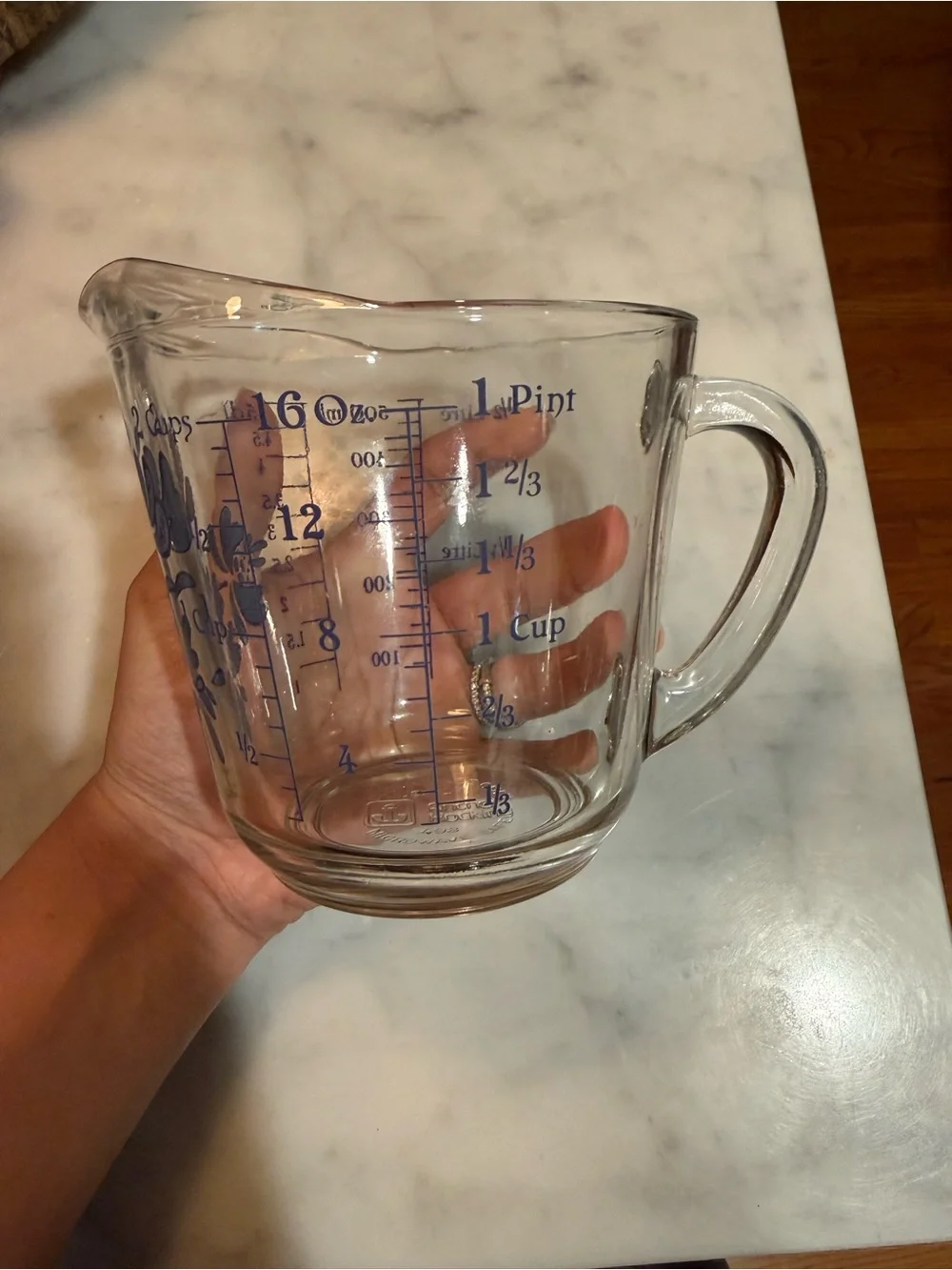 Pflatzgraff Yorktowne Glass Measuring Cup Anchor Hocking 16 oz collectible